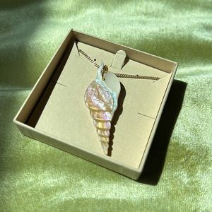 NWT Fizz Goes Pop Twist Shell Necklace